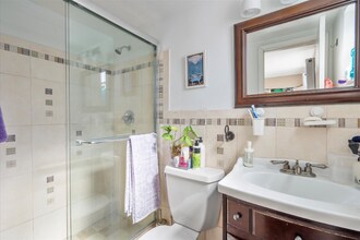714 NE 10th St in Hallandale Beach, FL - Building Photo - Building Photo
