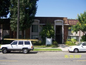 Village Court Apartments in Glendale, CA - Building Photo - Interior Photo