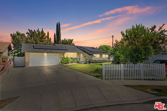 22116 Blythe St in Los Angeles, CA - Building Photo - Building Photo