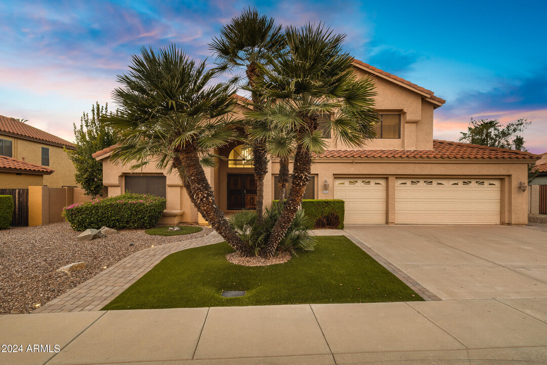 6246 E Helm Dr in Scottsdale, AZ - Foto de edificio