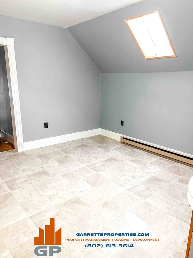 24 Steeple Pl, Unit 4 in St Johnsbury, VT - Building Photo - Building Photo