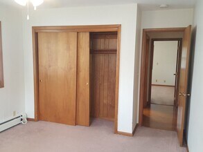 1315 College St in Cedar Falls, IA - Building Photo - Building Photo