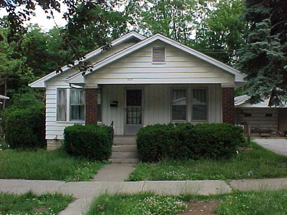 207 E 12th St in Bloomington, IN - Building Photo