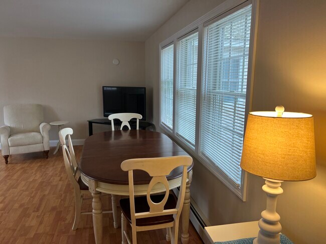 24 Lockwood Dr, Unit Kennebunk Apartment in Kennebunk, ME - Building Photo - Building Photo