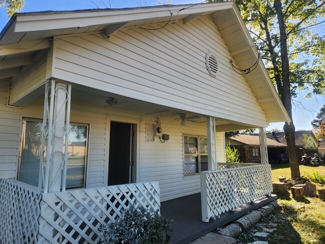 1116 E Academy St in Paris, AR - Building Photo - Building Photo