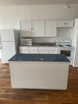 734 Massachusetts St in Lawrence, KS - Building Photo