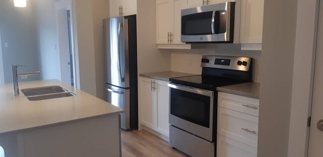 85 Fieldstone Ct in Fredericton, NB - Building Photo - Building Photo