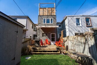 807 Pape Av in Toronto, ON - Building Photo - Building Photo