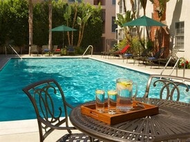 Lindbrook Manor Apartments in Los Angeles, CA - Building Photo