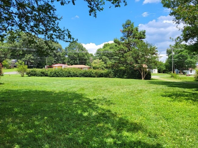 14209 Lucia Riverbend Hwy in Mount Holly, NC - Building Photo - Building Photo