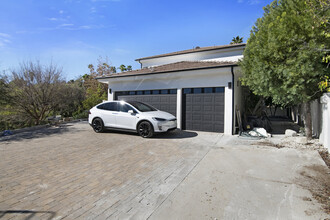 22254 Dumetz Rd in Woodland Hills, CA - Building Photo - Building Photo