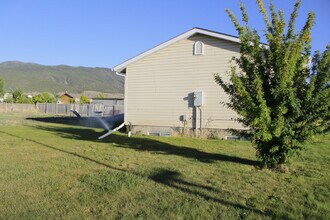 4616 N Tumbleweed Dr in Enoch, UT - Building Photo - Building Photo
