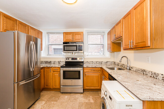 137 Chiswick Rd, Unit 2B in Boston, MA - Foto de edificio - Building Photo