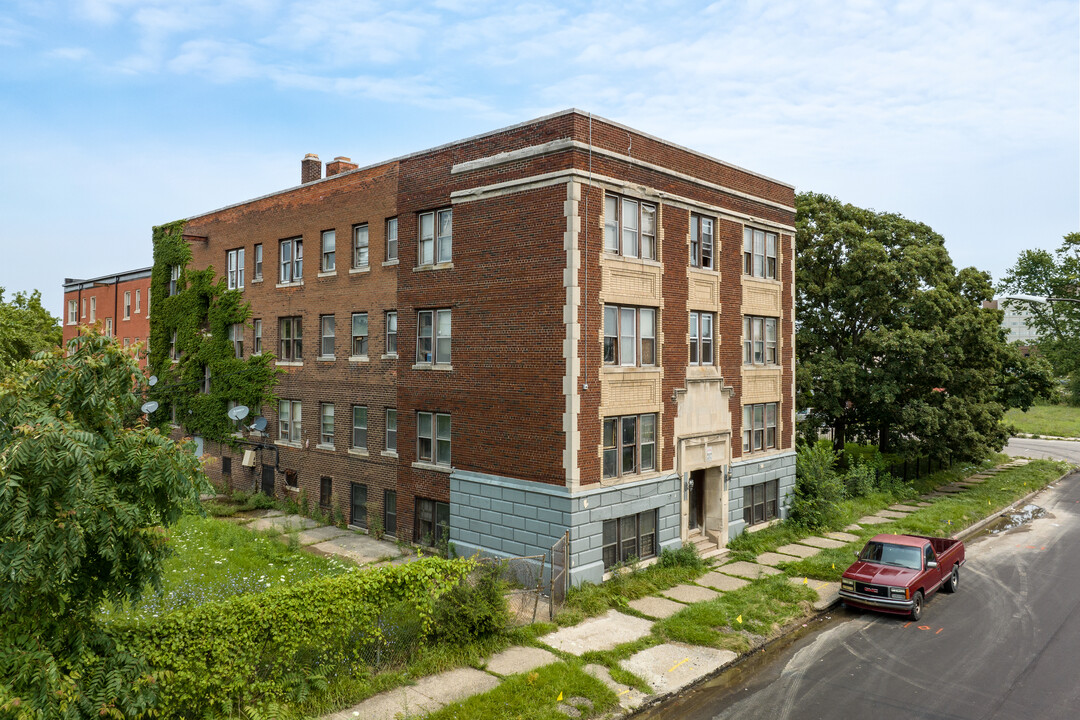 Field Apartments in Detroit, MI - Building Photo