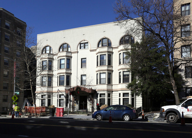 1669 Columbia Rd NW in Washington, DC - Building Photo - Building Photo