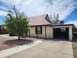 821 W Firwood St in Bloomfield, NM - Building Photo - Building Photo