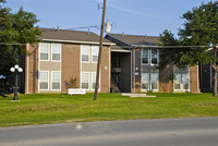 St Charles Place in Crowley, TX - Foto de edificio - Building Photo