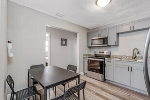 8716 N 15th St in Tampa, FL - Building Photo