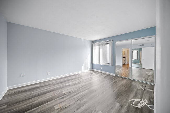 8300 Manitoba St, Unit 216 in Playa Del Rey, CA - Building Photo - Building Photo