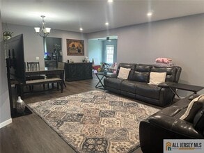 22 Woodbury Rd in Edison, NJ - Building Photo - Building Photo