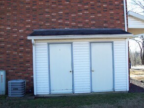 101 Colonial Square in Belpre, OH - Building Photo - Building Photo