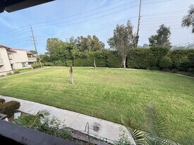 21372 Brookhurst St in Huntington Beach, CA - Building Photo