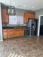 10716 Humphries Ln SW in Albuquerque, NM - Building Photo - Building Photo