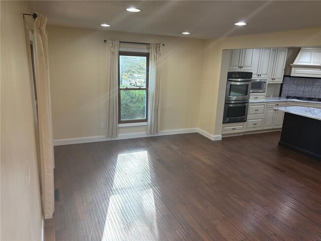 2510 Wellington Cir in Wayzata, MN - Building Photo - Building Photo