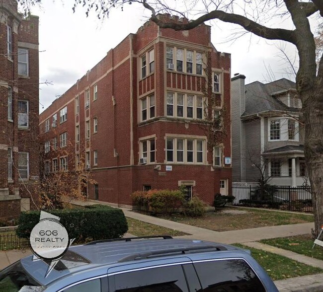 1335 W Carmen Ave