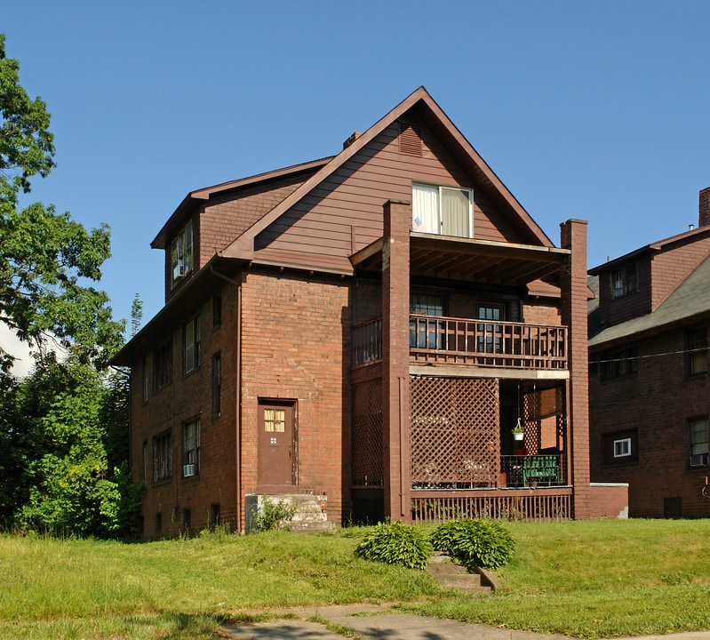 1424 Elm St in Youngstown, OH - Foto de edificio