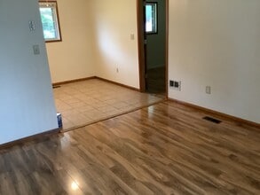 599 S Sunset Dr in Piqua, OH - Foto de edificio - Building Photo