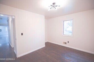 585 Shady Ln in Toms River, NJ - Building Photo - Building Photo
