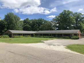 2040 Cashin St in Burton, MI - Foto de edificio - Building Photo