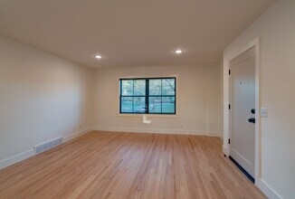 405 Presidential Ln, Unit #3 in Madison, WI - Foto de edificio - Building Photo