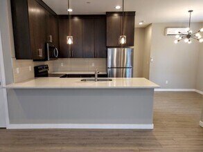 1906 SE Tacoma St, Unit 8118-C in Portland, OR - Building Photo - Building Photo