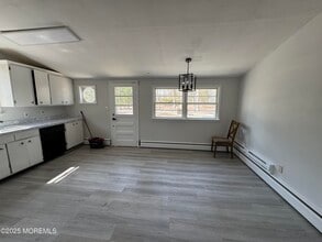 305 Cherry St in Jackson Township, NJ - Building Photo - Building Photo