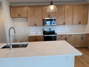 4 Stratton Dr, Unit 205 in Woburn, MA - Building Photo - Building Photo