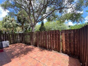 16045 Emerald Cove Rd, Unit 20204 in Weston, FL - Building Photo - Building Photo
