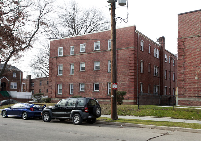301 Hamilton St NW in Washington, DC - Foto de edificio - Building Photo