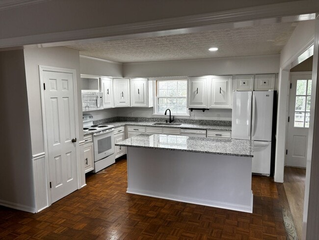 707 Cottonwood Dr in Bowling Green, KY - Foto de edificio - Building Photo