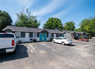 413 Ewalt Ave in Springdale, AR - Foto de edificio - Building Photo