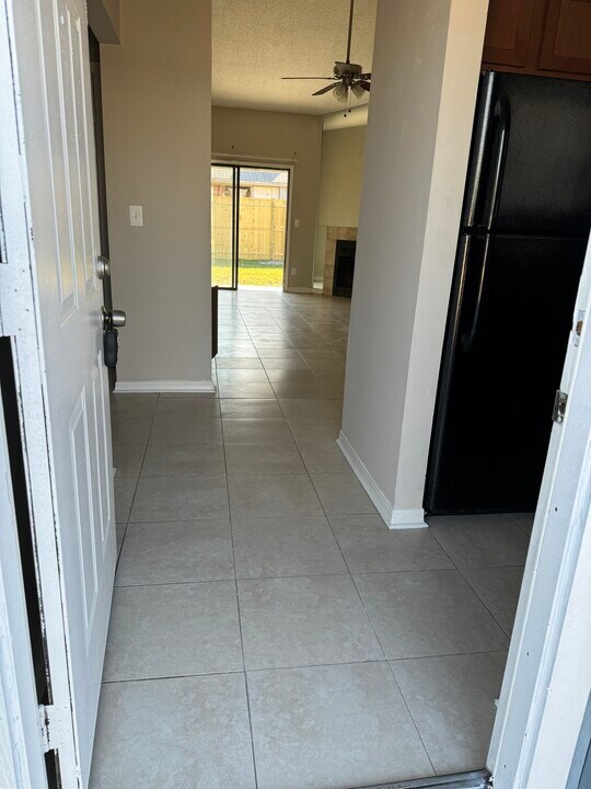 5134 Ricker Rd, Unit 3 in Jacksonville, FL - Foto de edificio
