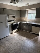 11 W Perry St in Maryville, IL - Building Photo