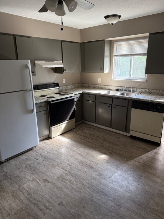 11 W Perry St in Maryville, IL - Building Photo