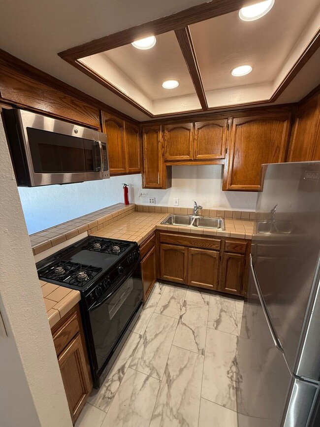 3702-10 Crown Point Dr in San Diego, CA - Foto de edificio - Building Photo