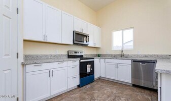 411 N Central Ave in Avondale, AZ - Building Photo