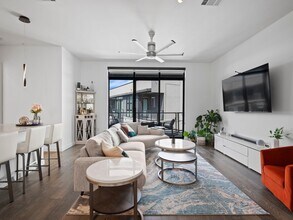 800 Embassy Dr, Unit APt 609 in Austin, TX - Building Photo - Building Photo
