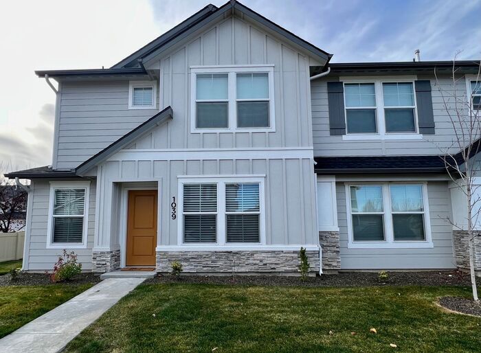 1022 Tallinn St E in Meridian, ID - Building Photo
