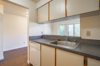 6748 Mary Ave NW in Seattle, WA - Building Photo - Building Photo