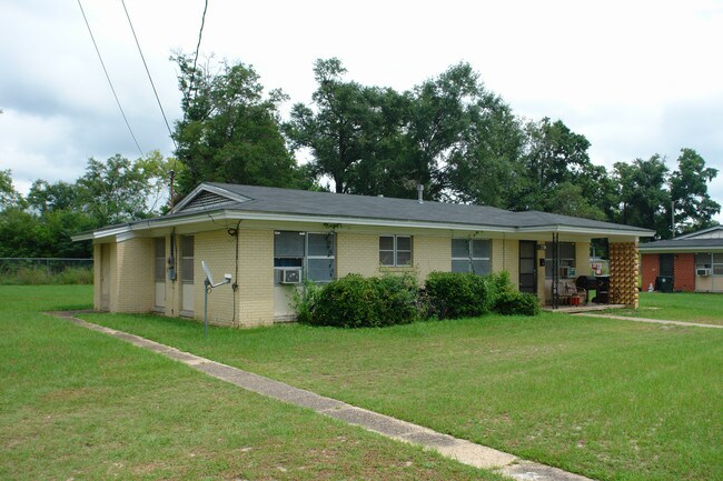 5062 Mary St in Milton, FL - Building Photo - Building Photo